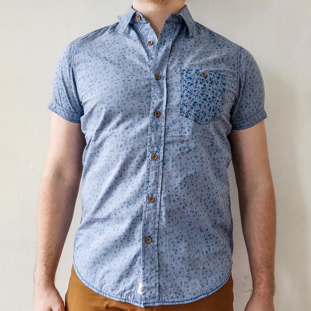 Short-Sleeve Men's Button Down